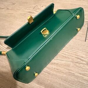 NWOT Elegant Green Retro Handbag (small)